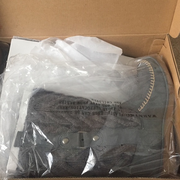 American Eagle Sweater Boots - Picture 4 of 5